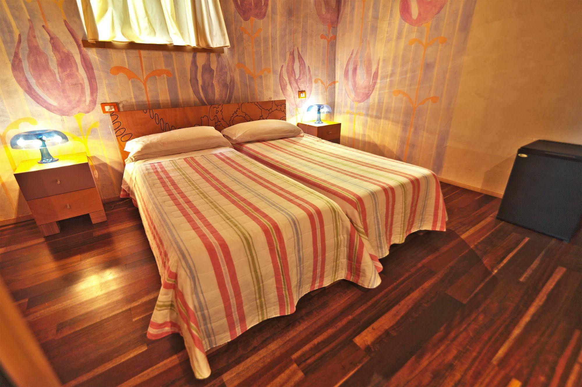 Dimora Le Nove Fate Hotel Bergamo Bagian luar foto